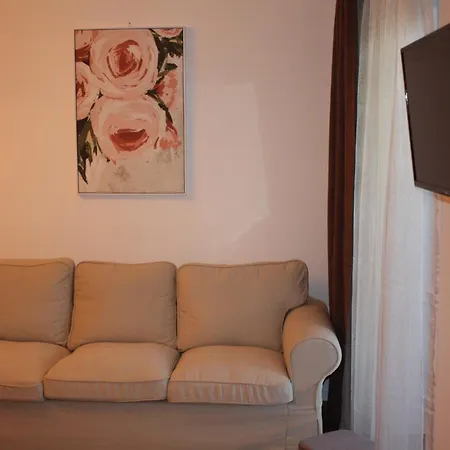 Apartment Kikelet Udvarhaz *