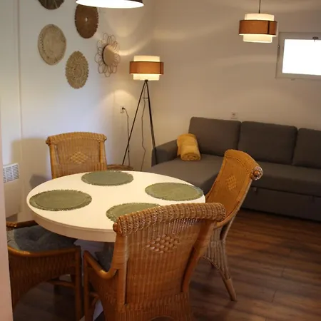 Kikelet Udvarhaz Apartment *