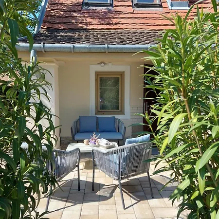 Kikelet Udvarhaz Apartament